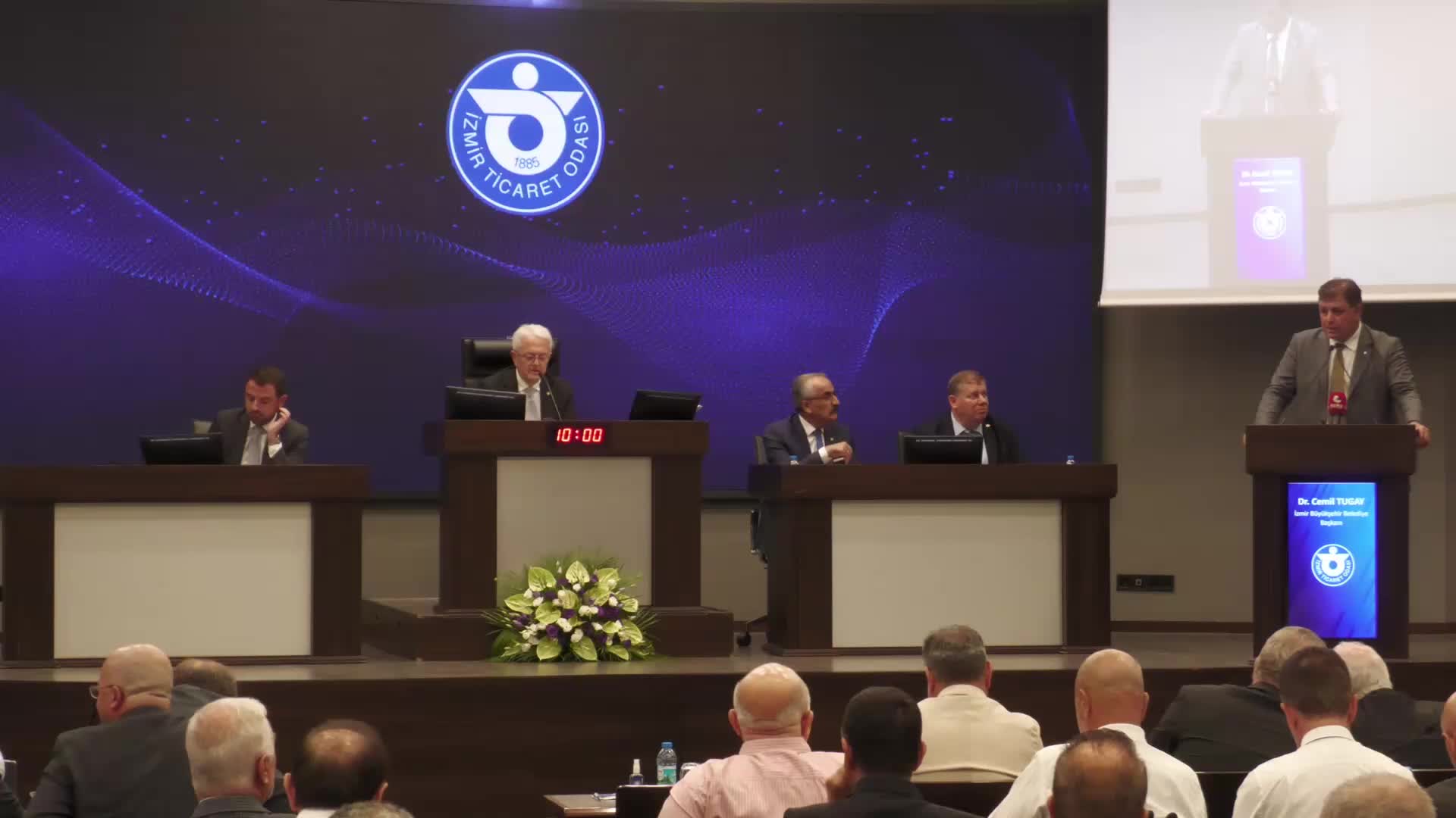 İzmir Büyükşehir Belediye Başkanı Tugay: Bu şehre hizmet etmenin onurunu yaşayacağım