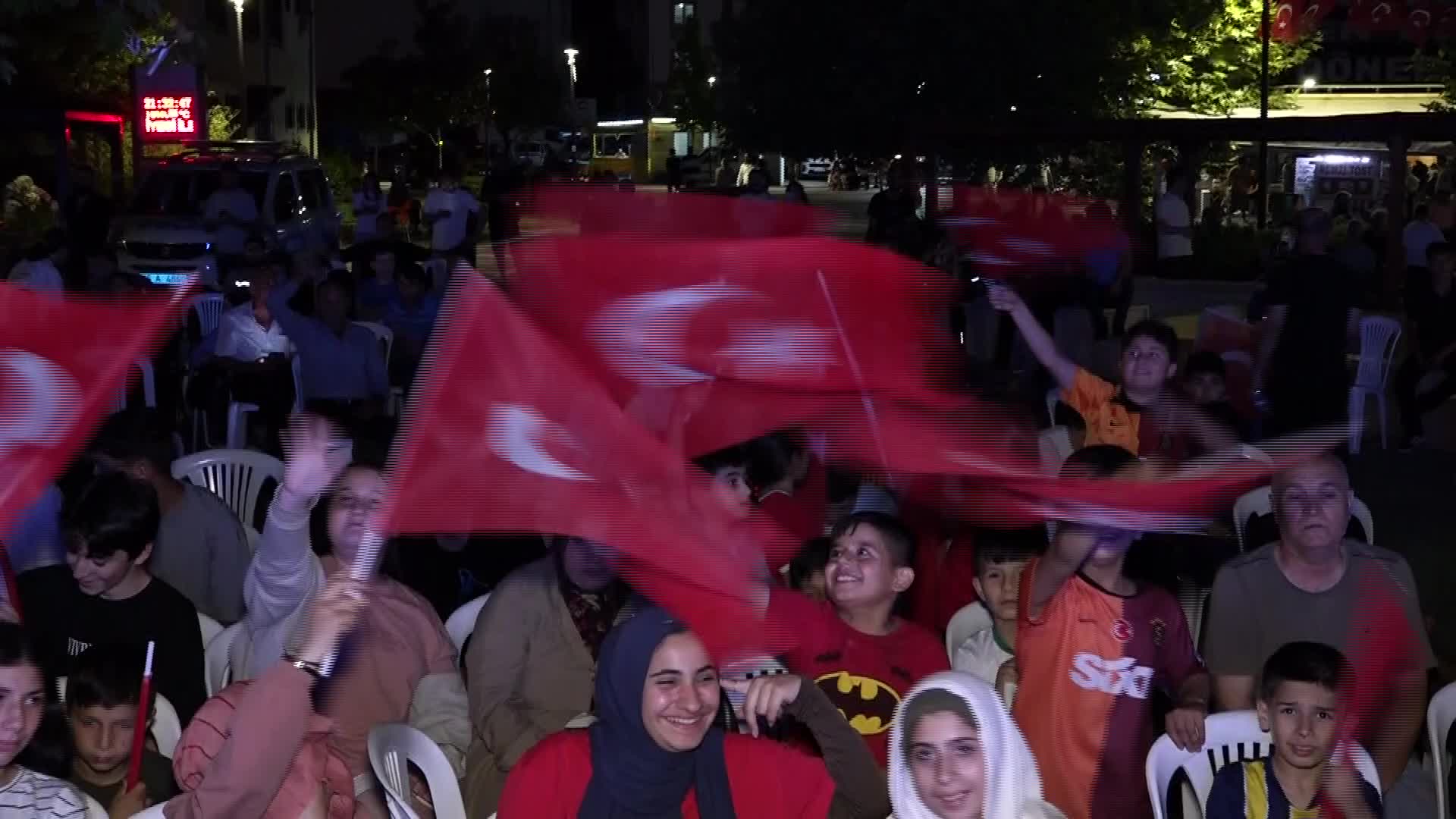 Osmangazi Belediye Başkanı Aydın, galibiyet coşkusunu vatandaşlarla yaşadı