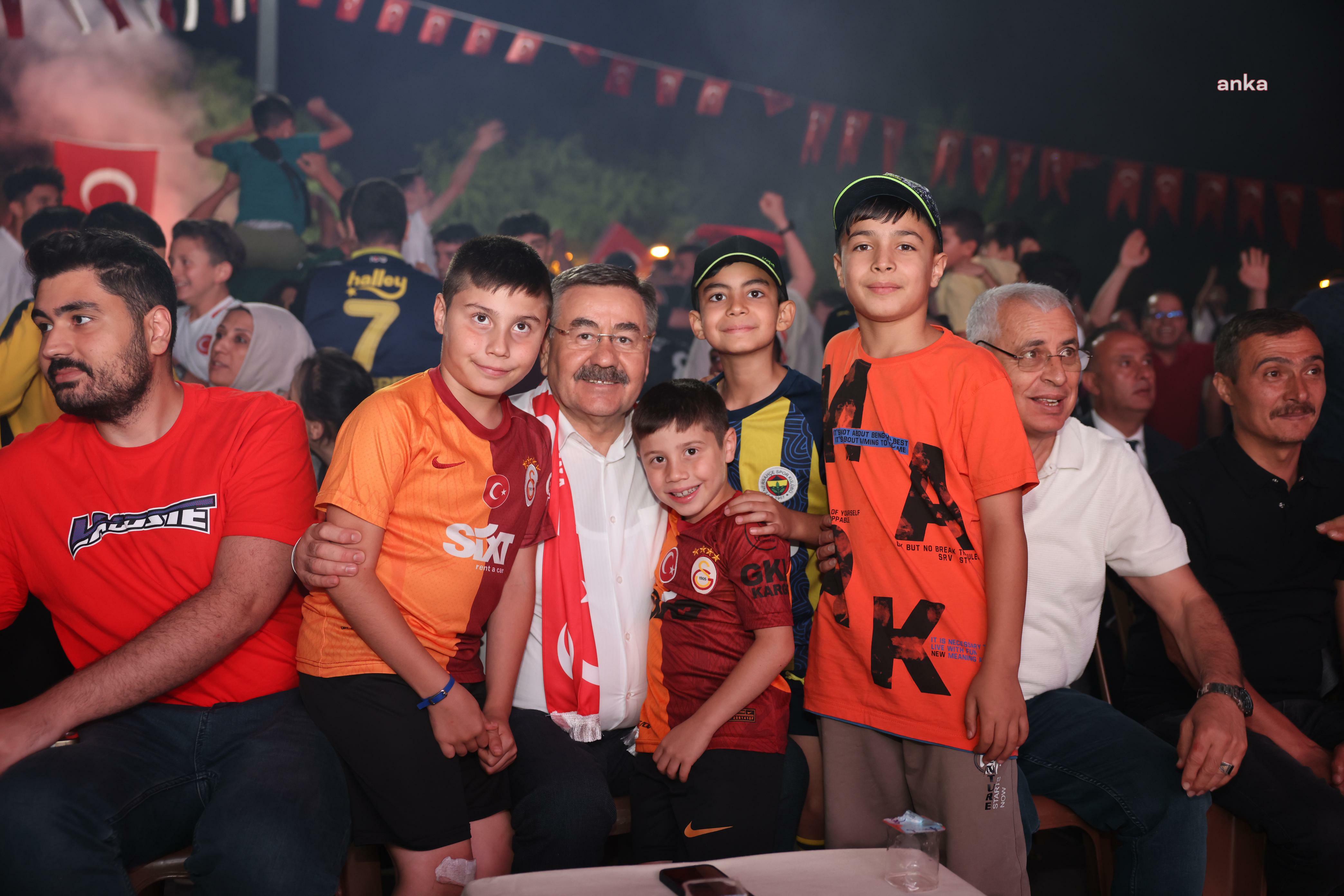 Gölbaşı Belediyesi, A Milli Futbol Takımı’nın maçı için dev ekran kurdu