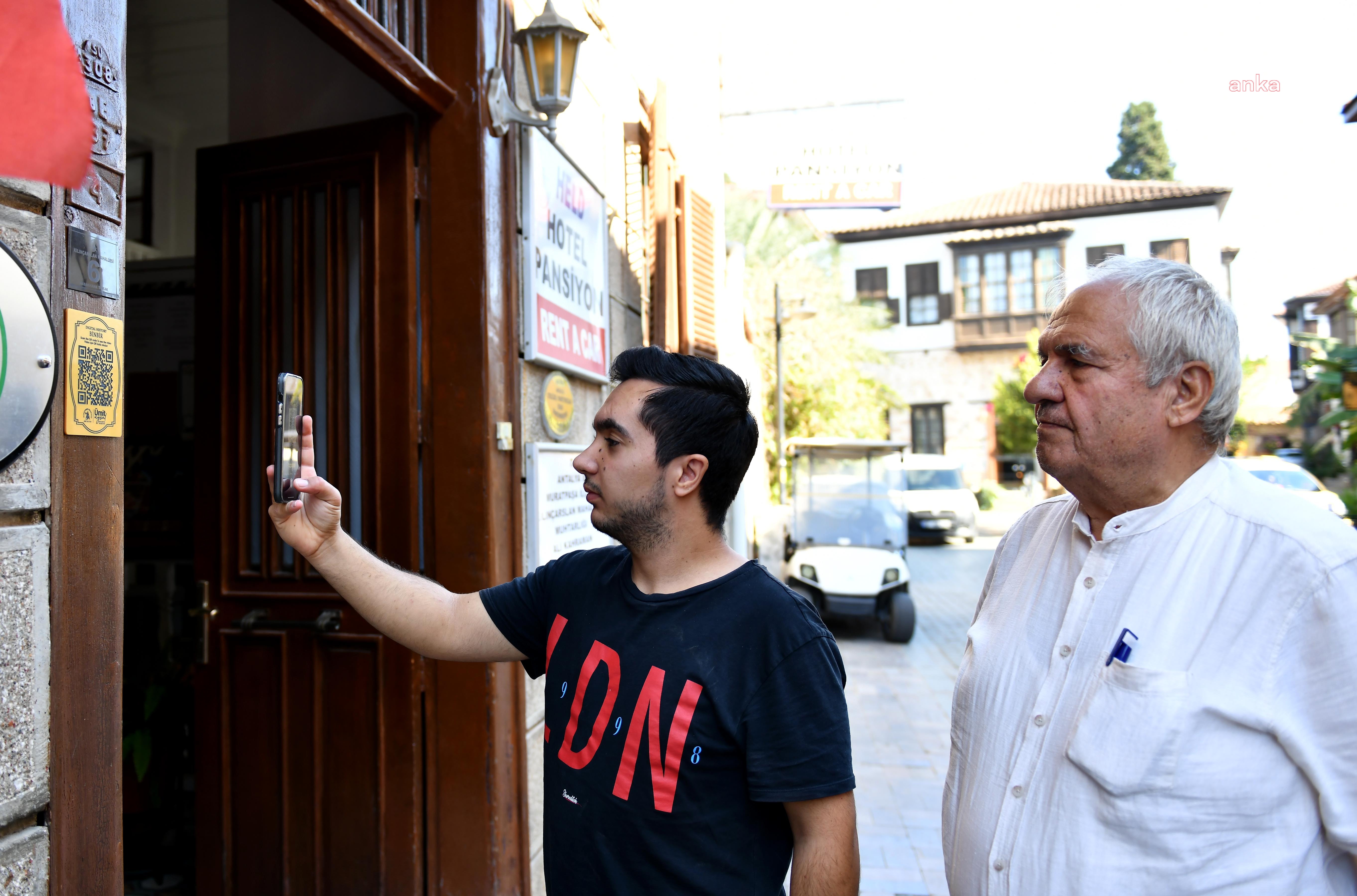 Muratpaşa Belediyesi'nin hazırladığı Kaleiçi hikayelerine karekodla yolculuk