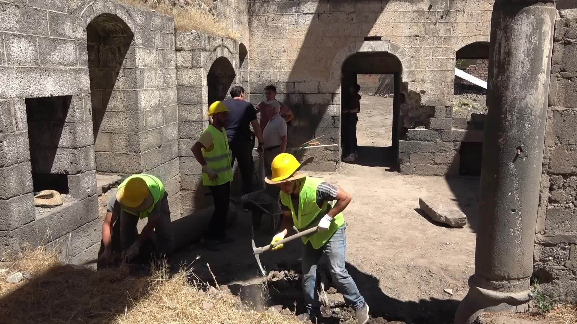 Diyarbakır'daki Surp Sarkis Ermeni Ortadoğu Kilisesi’nde restorasyon... Türkiye Ermenileri Patriği Maşalyan: "Bu kilisenin ayağa kaldırılması Diyarbakır’ın onuru olacak"