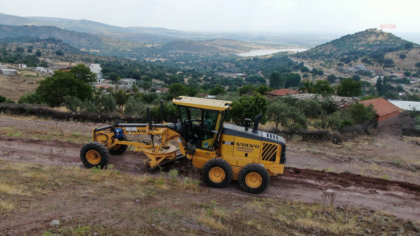 Yunusemre Belediyesi'nden kırsal mahallelerde yol bakım ve onarım çalışması