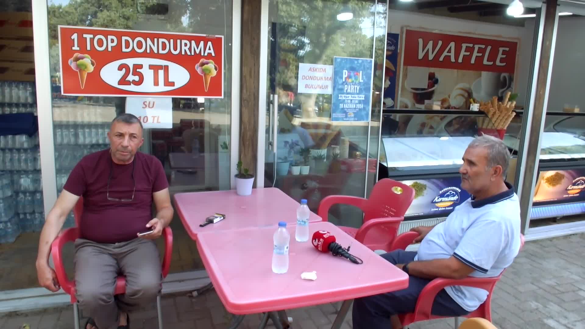 Burhaniye'de bir esnaf, 'askıda dondurma' uygulaması başlattı