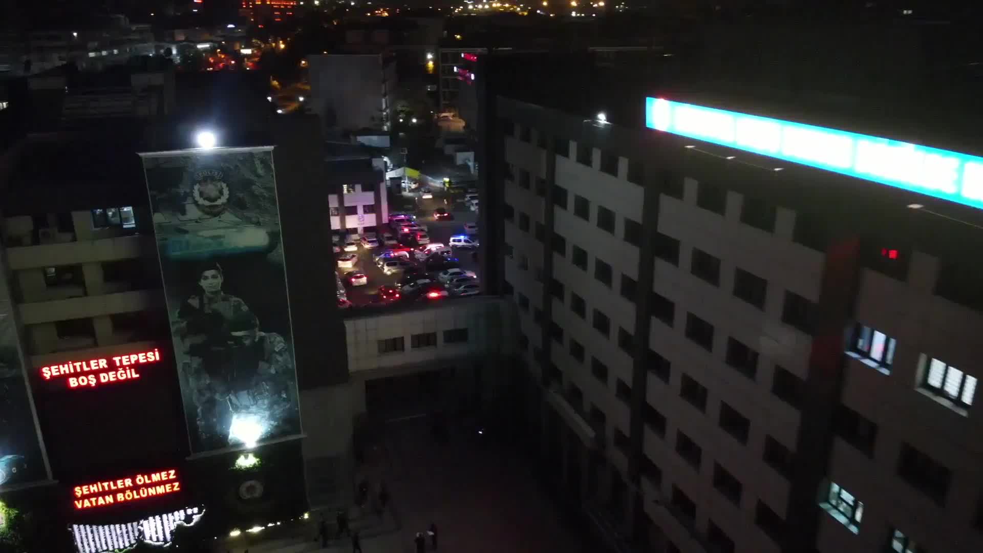 İstanbul'da 'Dubai post makinesiyle kara para' operasyonu: 12 gözaltı