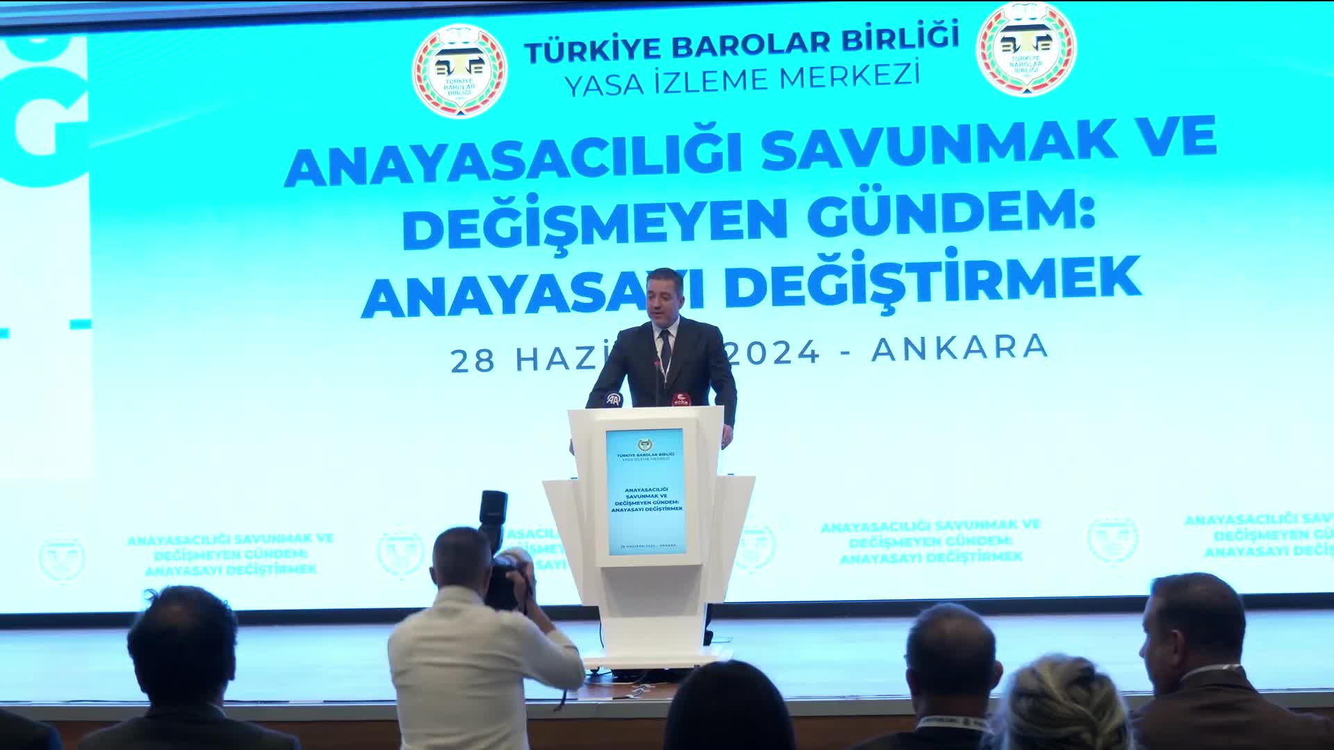 "Anayasacılığı Savunmak ve Değiştirmeyen Gündem: Anayasayı Değiştirmek" paneli... Erinç Sağkan: "Bir anayasanın tartışılabileceği zeminden çok uzaktayız"