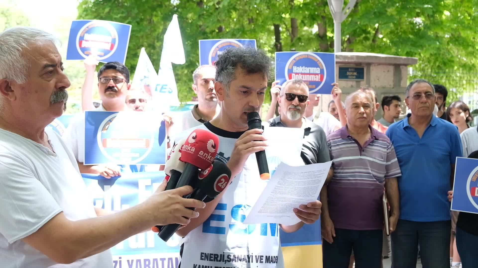 KESK Eskişehir Şubesi: "Yıllardır sıkmaktan kemerlerimizde delik kalmadı"