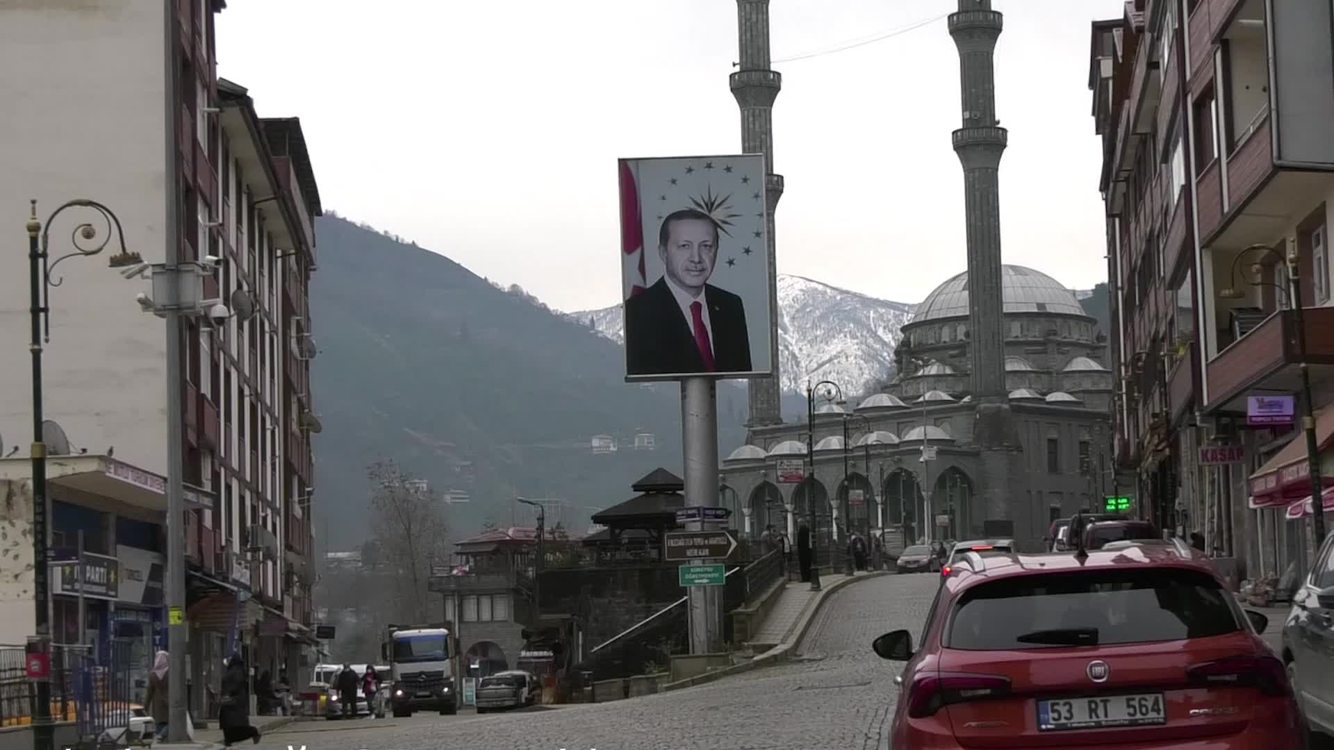 Rize Güneysu’da camilere su sayacı takılması kararına CHP'den tepki: "HES ve taş ocaklarıyla ölülerimizi yıkamaya su bırakmadılar"