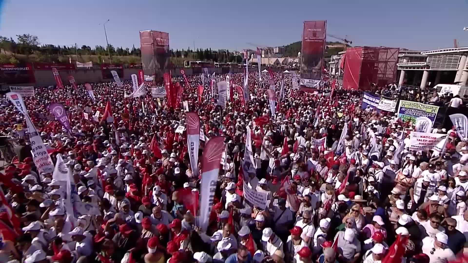 CHP’nin “Geçinemiyoruz” mitingi... Gamze Taşcıer: “Diliyoruz ki bu meydan kendini çaresiz, umutsuz, güçsüz hisseden herkes için umut olsun”