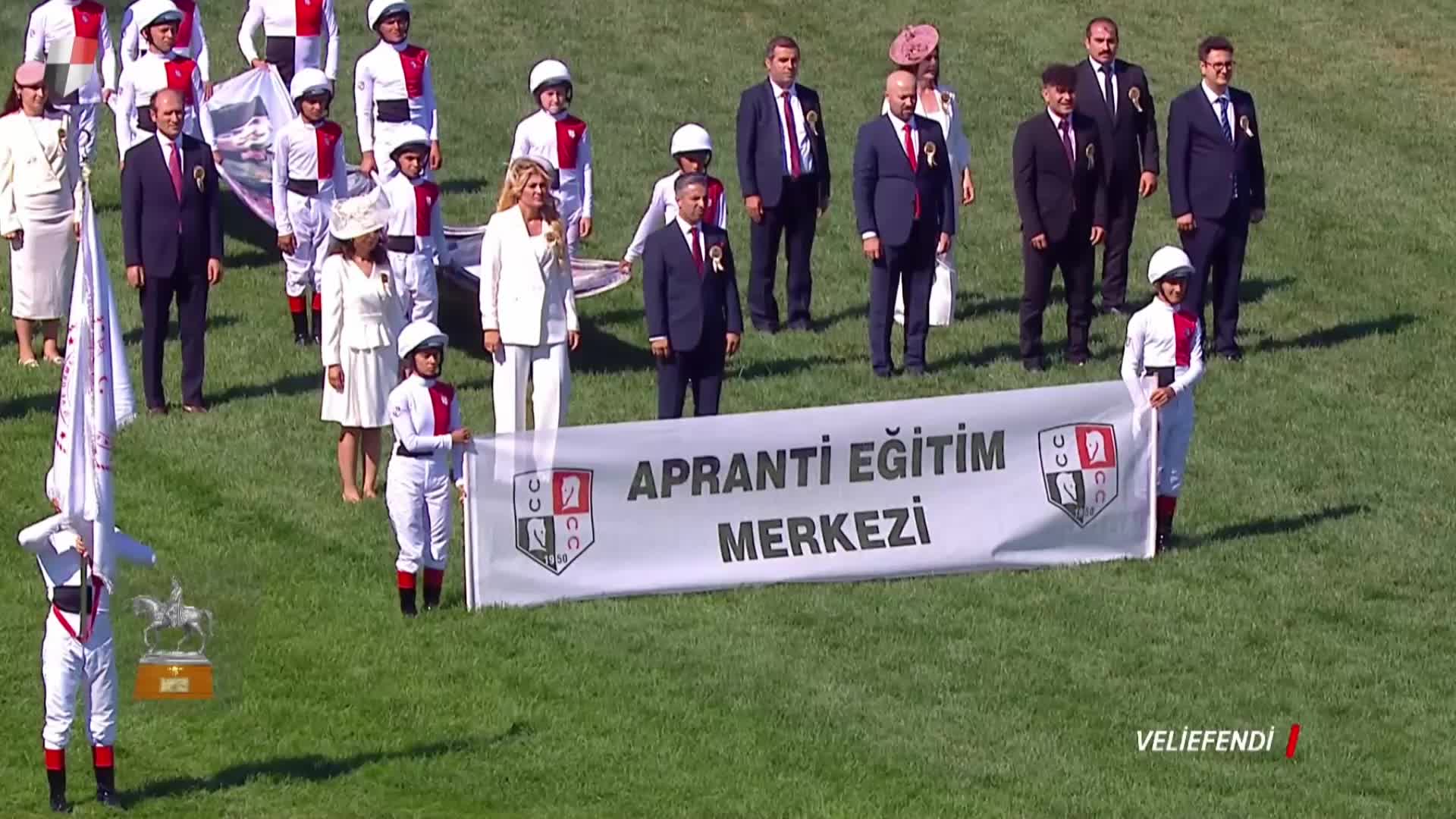98. Gazi Koşusu'nu Dragon Flame, Jokey Akın Sözen ile kazandı