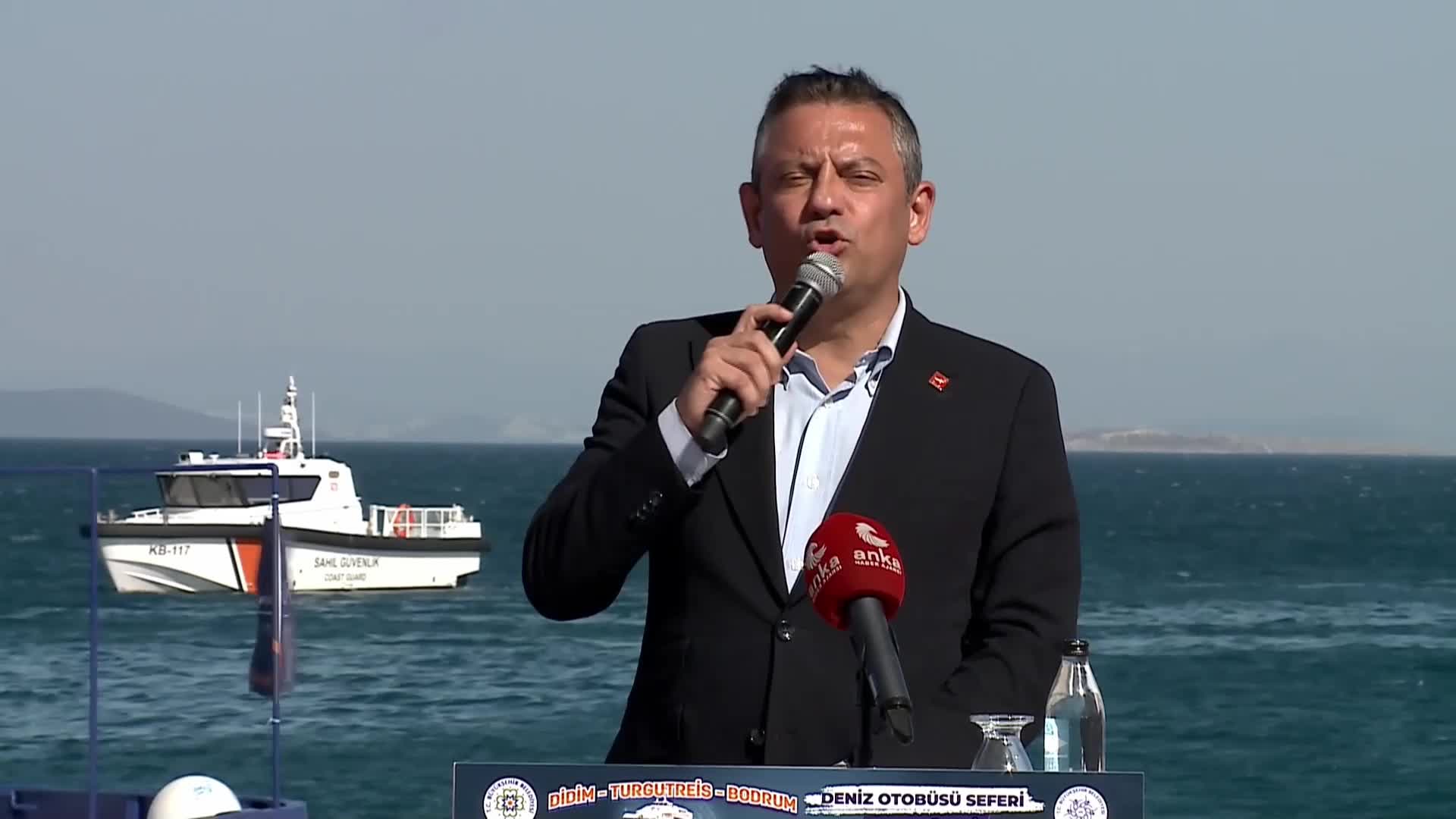 CHP Lideri Özel'den emeklilere müjde: "Emekli Halk Kart geliyor"