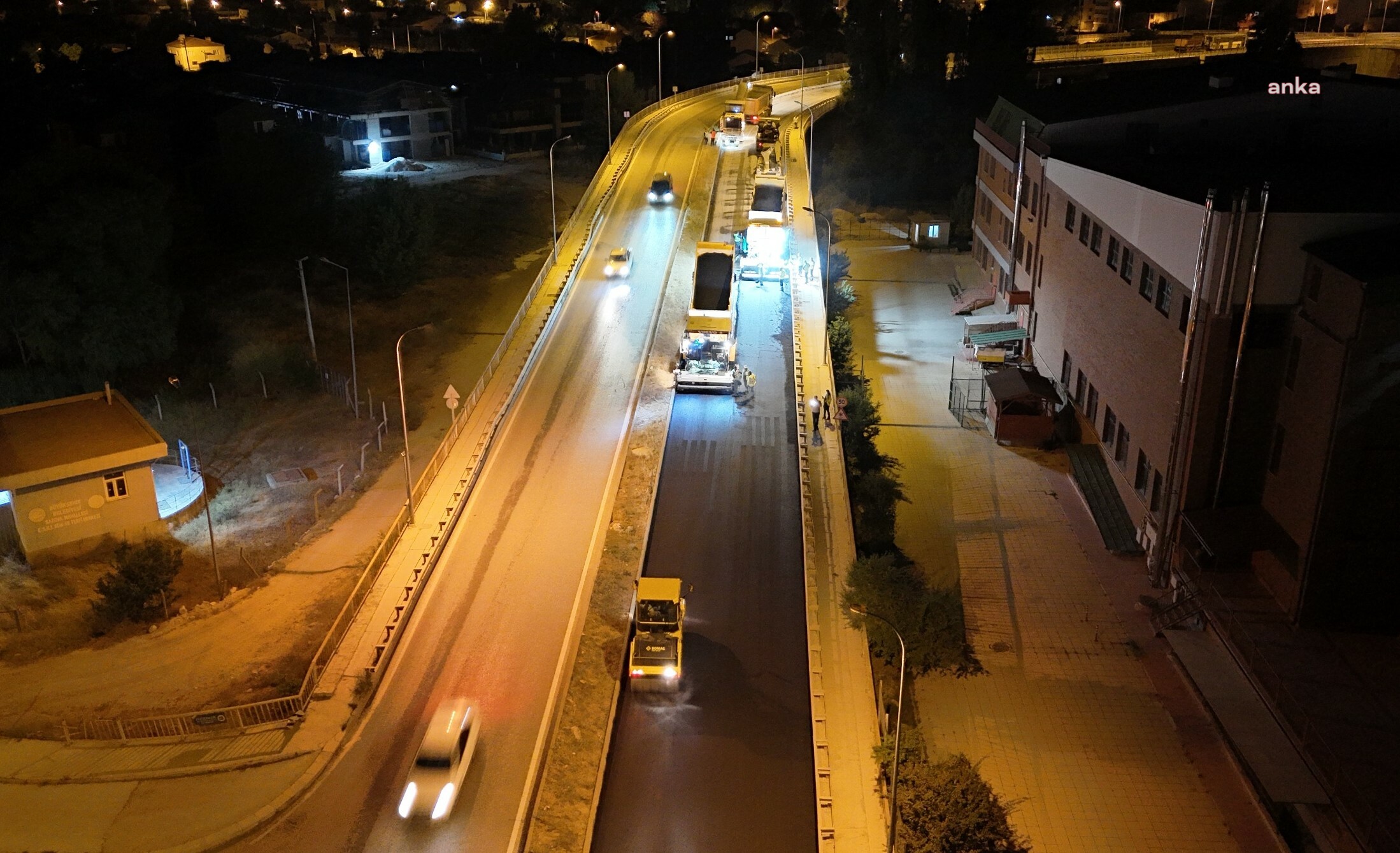 Eskişehir Büyükşehir ekipleri, trafik akışını yavaşlatmamak için gece mesaisi yapıyor
