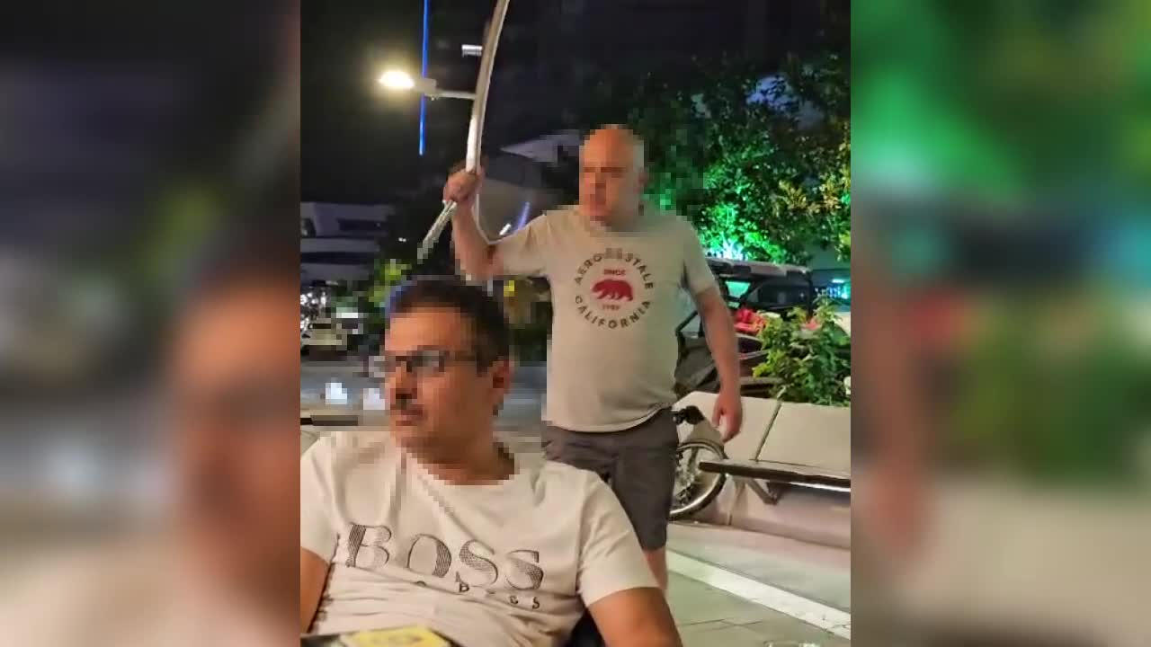 İstanbul Maslak'ta yabancı uyruklu kişileri bıçakla tehdit eden şüpheli gözaltına alındı