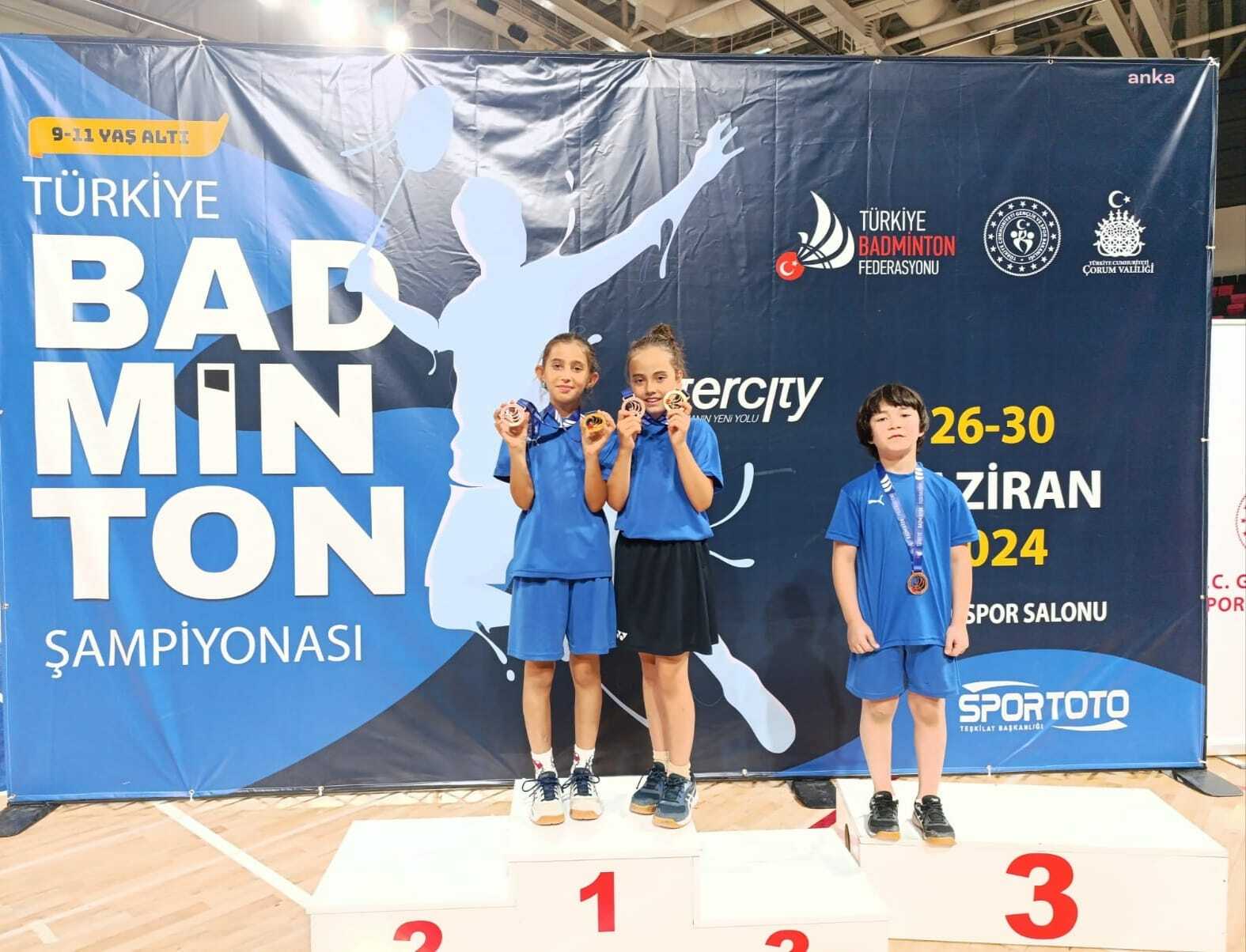 Yunusemreli badmintonculardan Türkiye Şampiyonası'nda büyük başarı