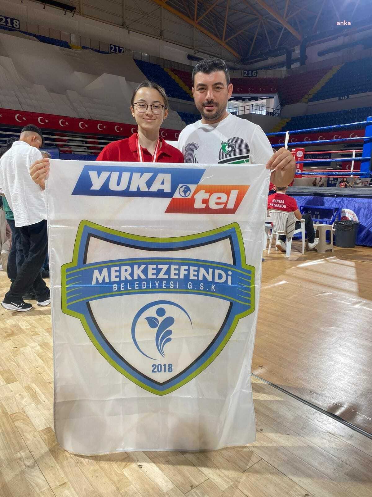 Merkezefendi Belediyesi’nin sporcusu Kuru, İzmir’den madalya ile döndü