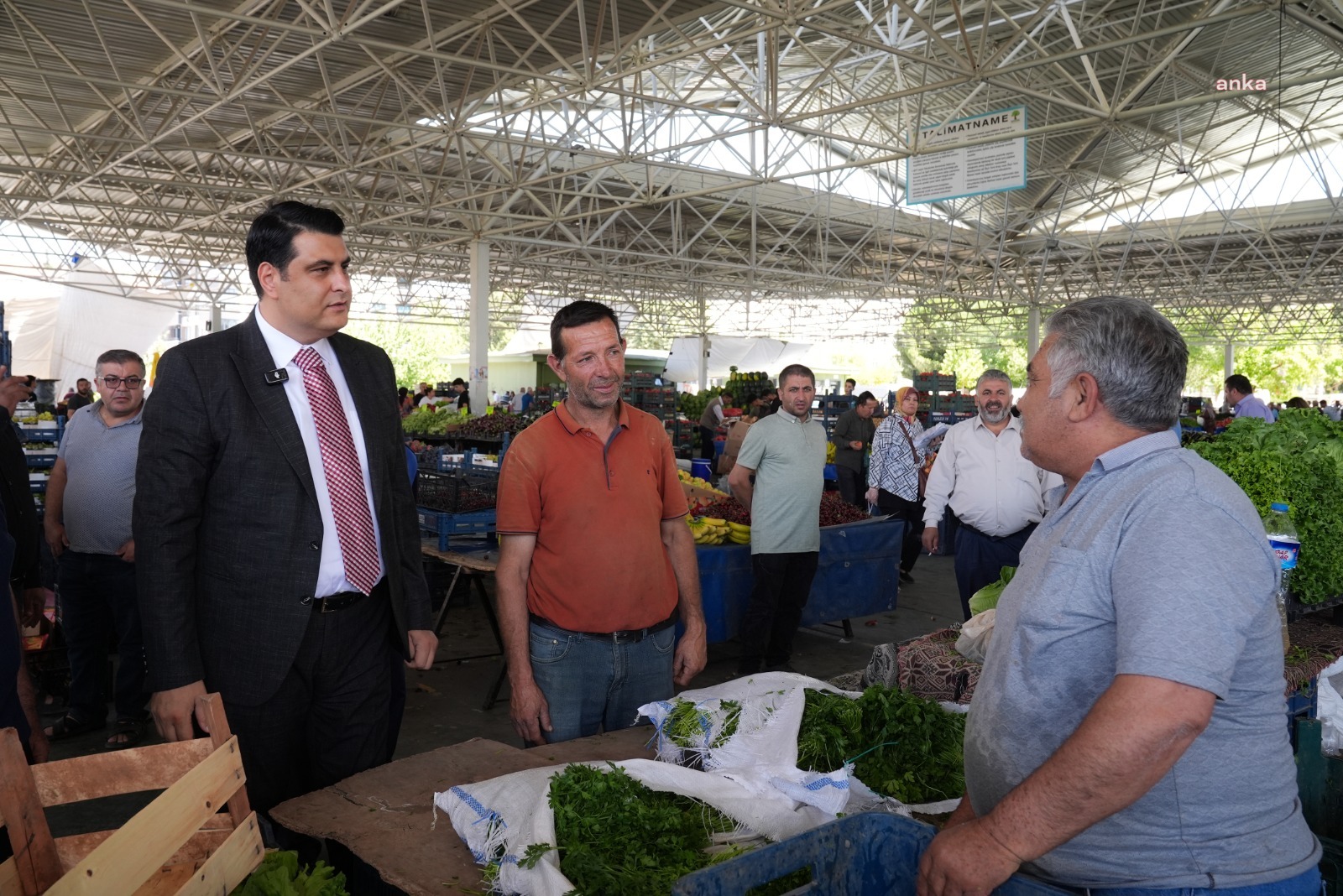 Şehitkamil Belediye Başkanı Yılmaz, pazar esnafını ziyaret etti