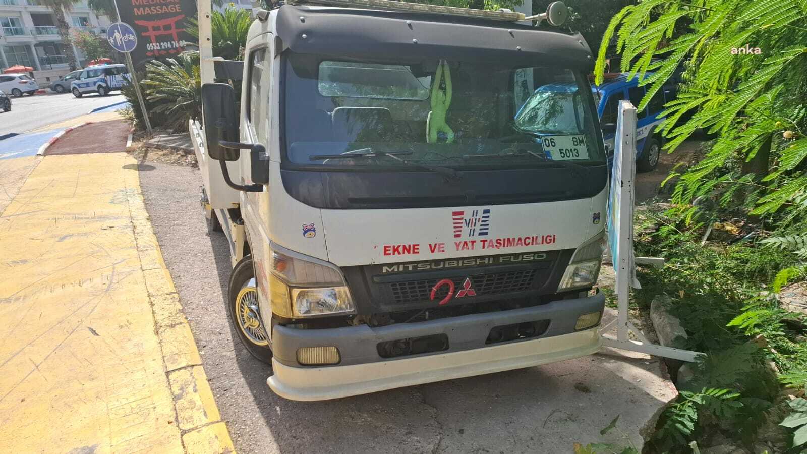 Bambus Plajı ihalesi iptal edilen şirket, plaj girişini kapattı... Muratpaşa Belediye Başkanı Uysal: "Kamu otoritesi yok sayılıyor"