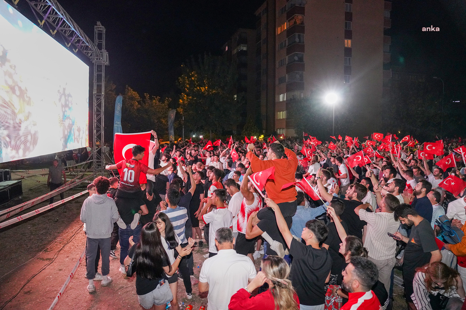 10 bin Eskişehirli, milli maç heyecanını Tepebaşı’nda yaşadı