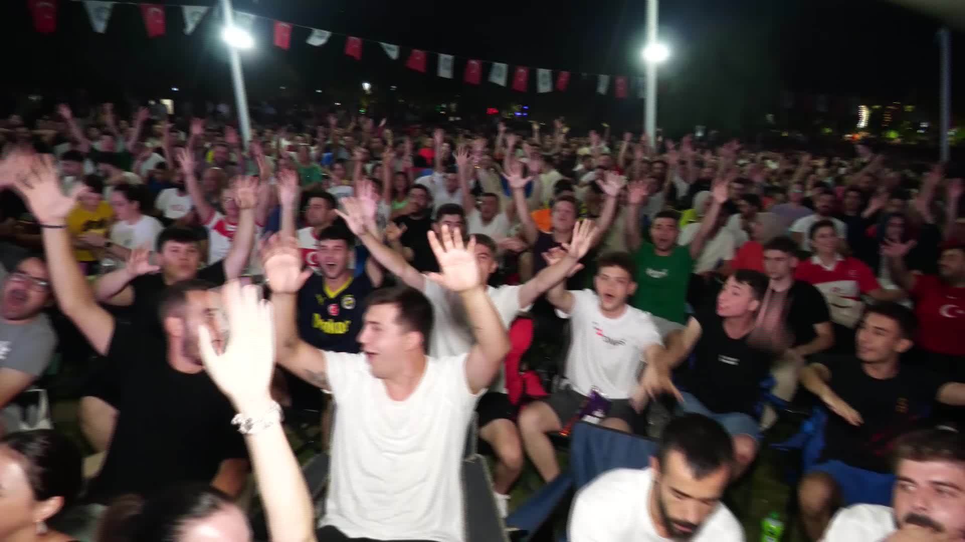 Manisalılar, Türkiye'nin çeyrek final biletini kutladı