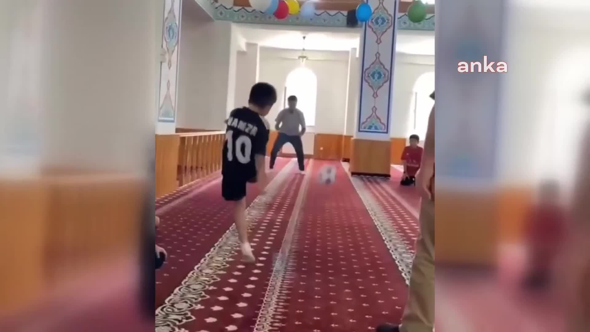 Çorum Amatör Spor Kulüpleri Federasyonu Başkanı Ferhat Arıcı, camide çocuklarla futbol oynadı
