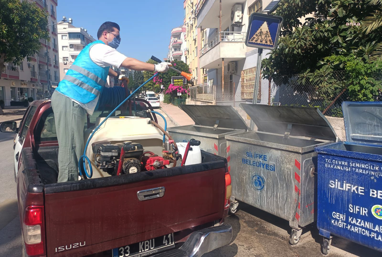 Silifke Belediyesi temizlik ekipleri, çalışmalarını aralıksız sürdürüyor