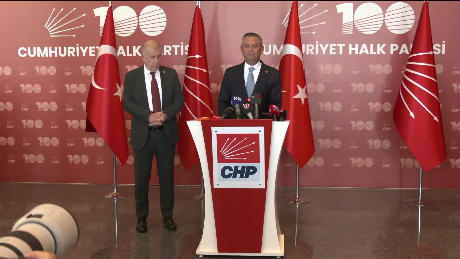 Ümit Özdağ ile görüşen Özgür Özel: "Sığınmacı sorununun çözülmesi için CHP olarak en kuvvetli inisiyatifi alacağımızı söyledik"