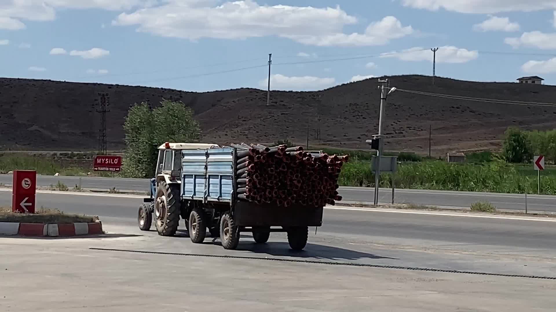 Yozgat’ta hasatla birlikte yollarda artan tarım makinalarına yönelik denetimler artırıldı