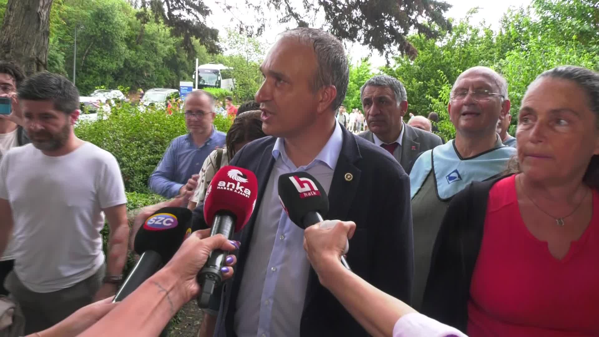 Boğaziçi'ne girişleri engellenmeye çalışılan CHP heyetinden tepki... Özçağdaş: Boğaziçi Üniversitesi rektörlüğünü işgal eden zata sesleniyorum: Sen kimsin?