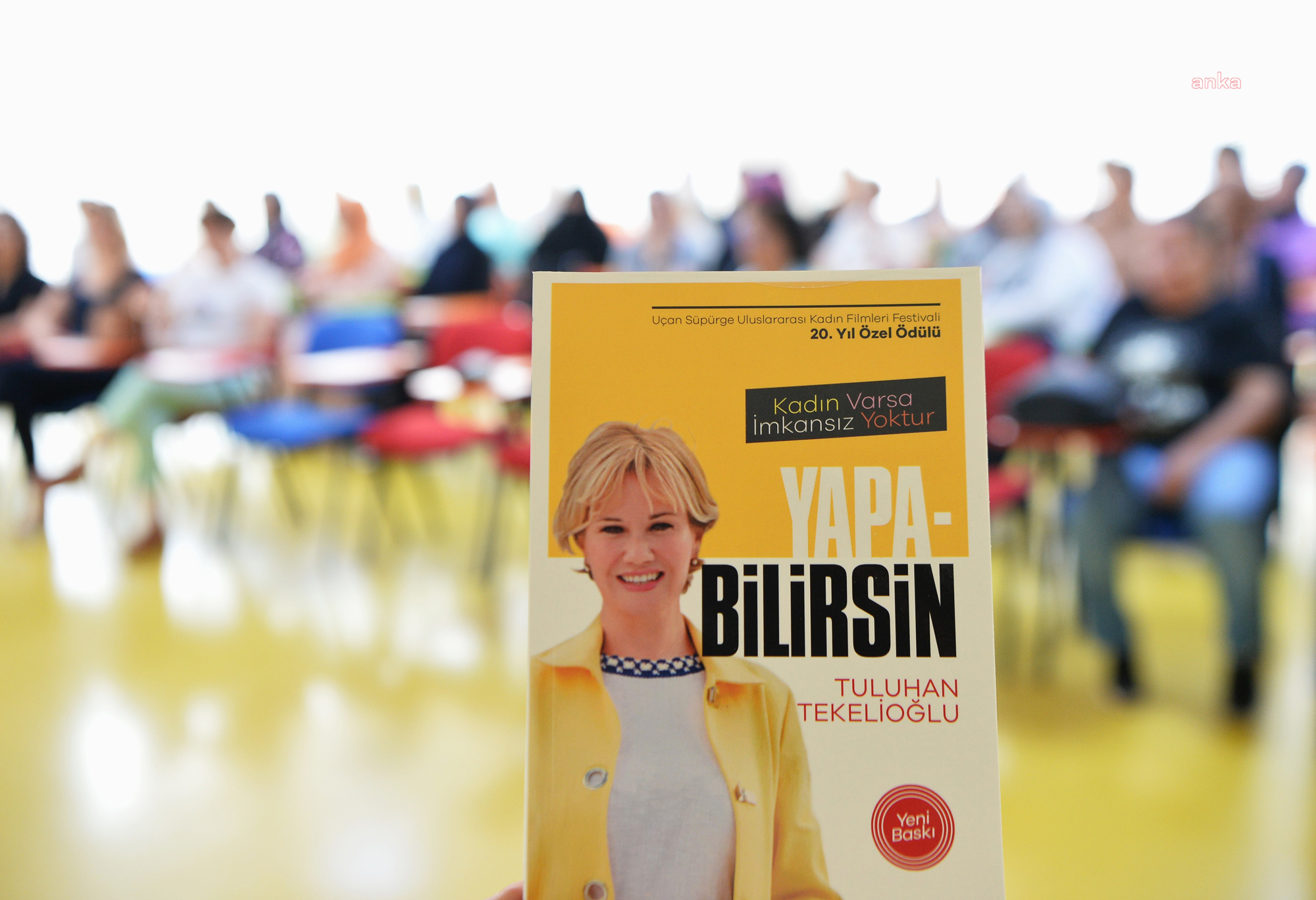 Osmangazi Belediyesi'nin  ‘Kadın Yazarıyla Buluşuyor’ projesinde ilk kitap dağıtıldı