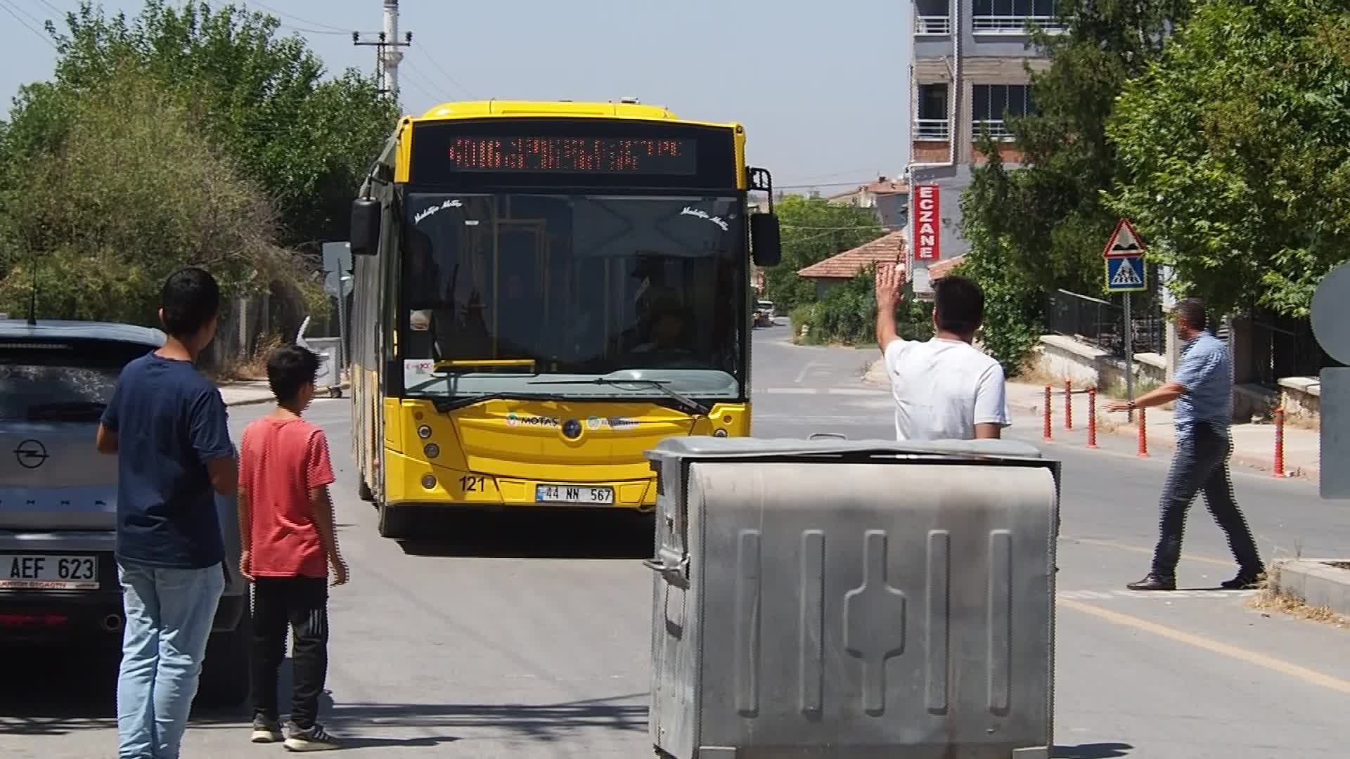 Malatya Battalgazi'de vatandaşlardan otobüs hattının kaldırılmasına protesto