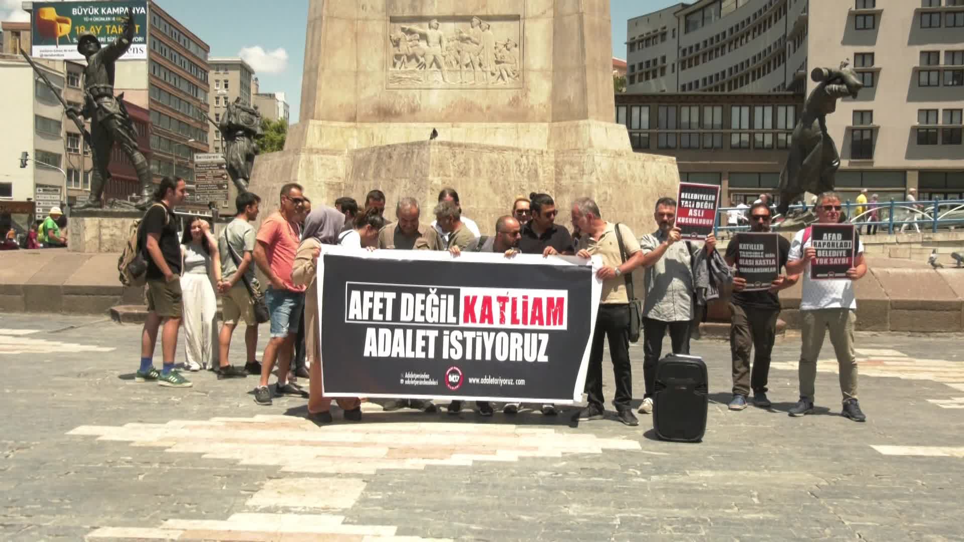 Adalet nöbetini sürdüren depremzede Kaya: ''6 Şubat depremlerinde yargılanması gereken kişi, yeniden bakanlık görevine getiriliyor. Bizimle dalga geçiliyor''