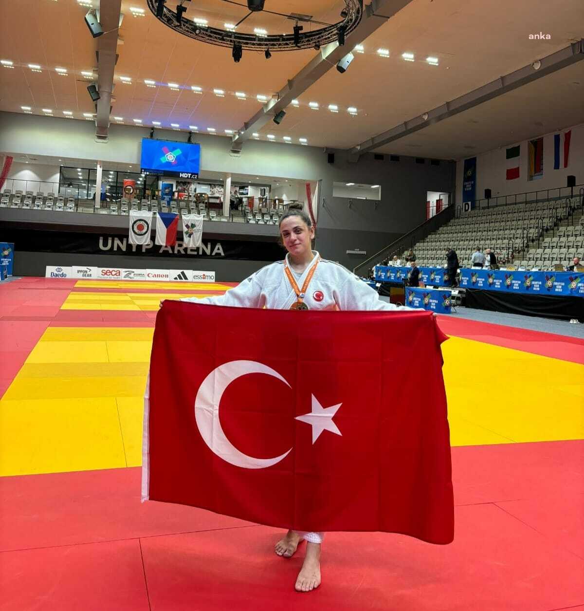 Yunusemre Belediyesporlu milli judocu Sümeyye Kaya, Çekya'dan altın madalyayla döndü