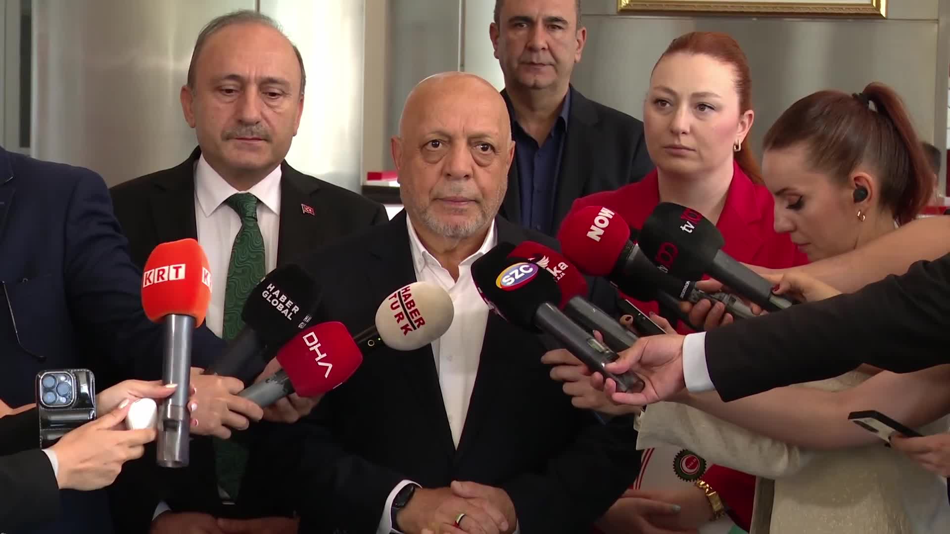 Hak-İş Başkanı Arslan, Özgür Özel’i ziyaret etti. Arslan: İşçi hareketinin sorunlarının çözümü konusunda CHP'nin daha fazla destek ve katkılarına ihtiyacımız olduğunu ifade ettik