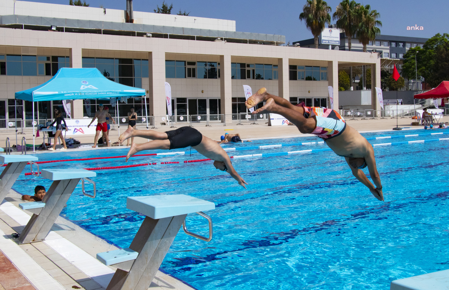 Mersin Büyükşehir'in yüzme kursları başladı