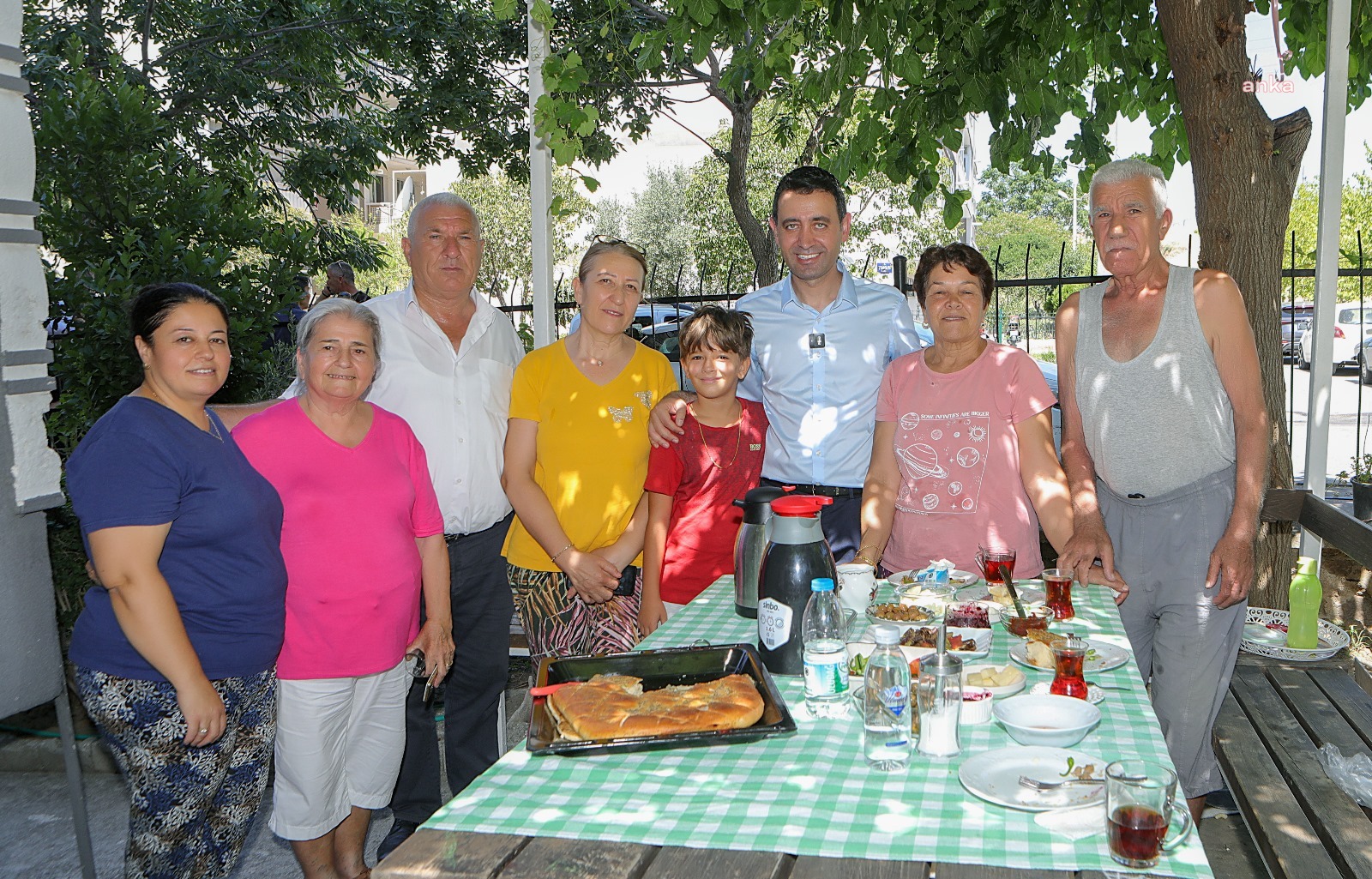Bayraklı Belediye Başkanı Önal'dan muhtarlarla mahalle ziyaretleri
