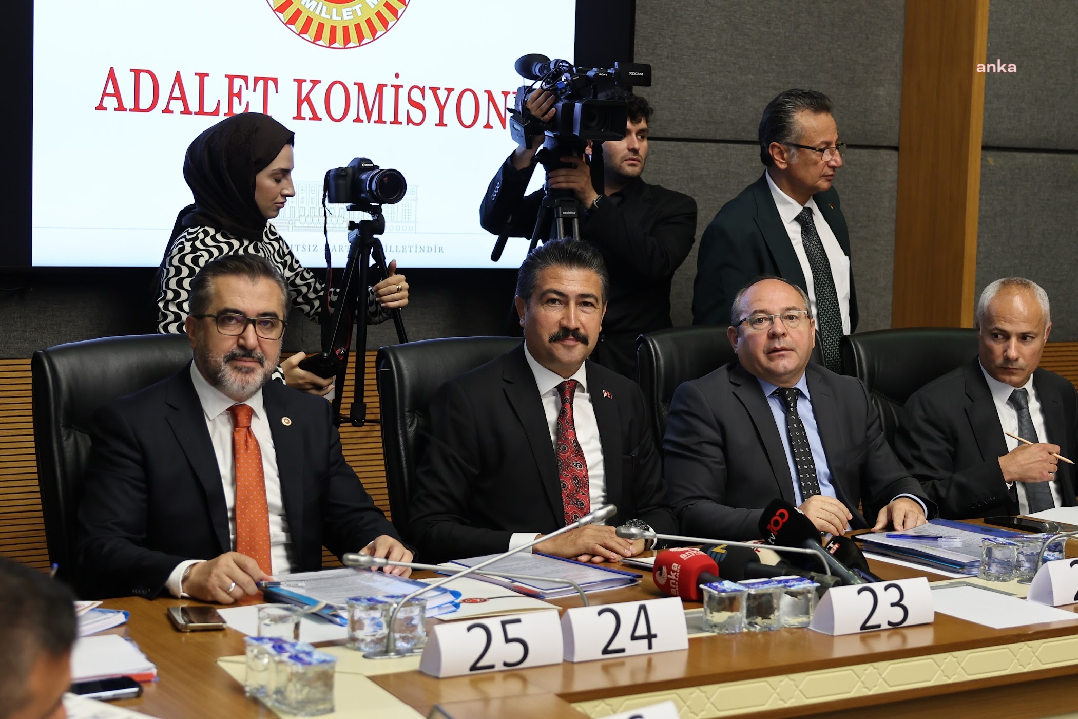 9. Yargı Paketi TBMM Adalet Komisyonu’nda... AK Partili Özkan: “AYM’ler siyasal organların tercih ve takdir alanlarına mu¨dahale niteligˆinde kararlar verdikc¸e mes¸ruiyetleri, yargısal aktivizm tartıs¸maları bagˆlamında sorgulanıyor”
