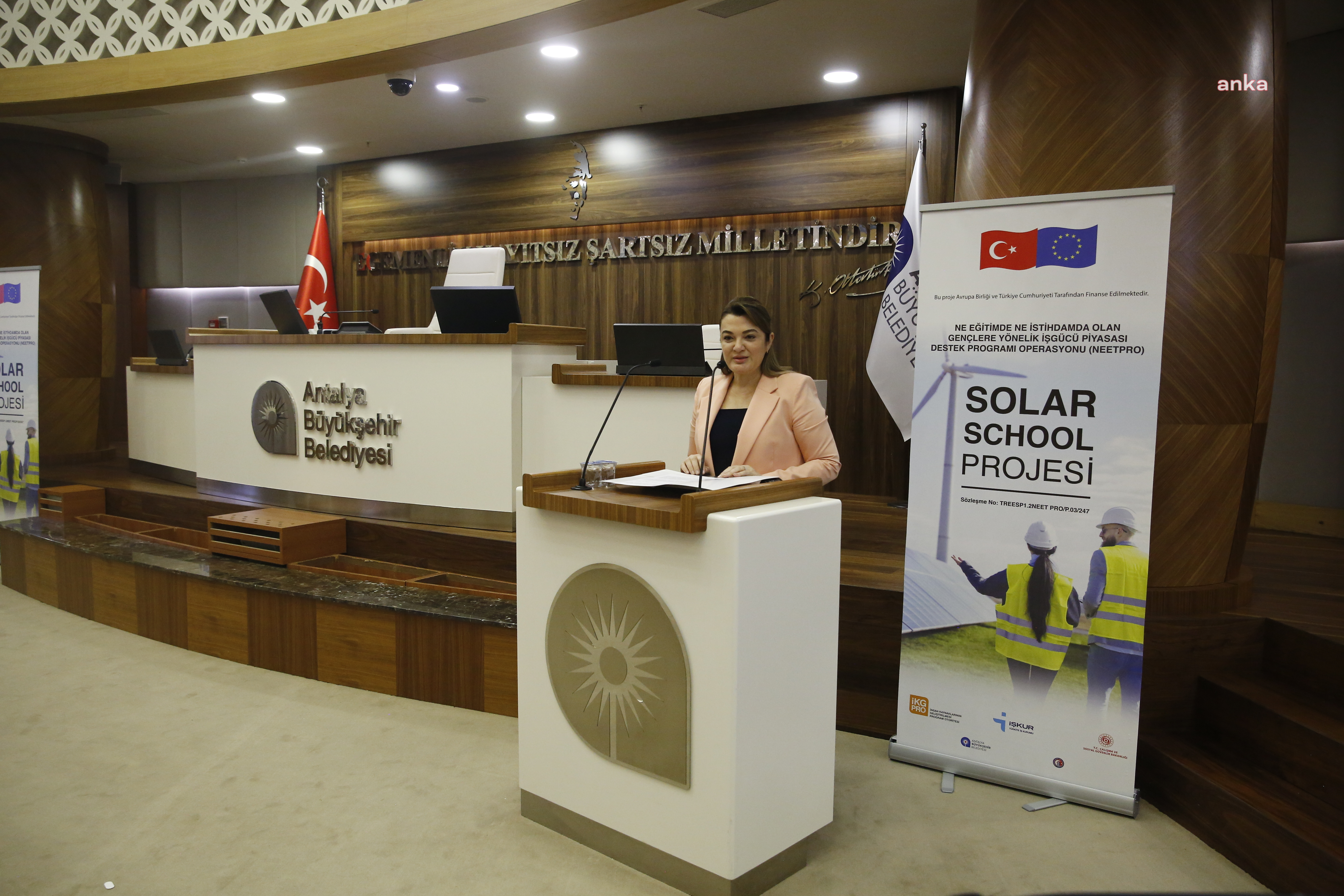 Antalya Büyükşehir'in Güneş Okulu Projesi’nde gençlere sektör tanıtıldı