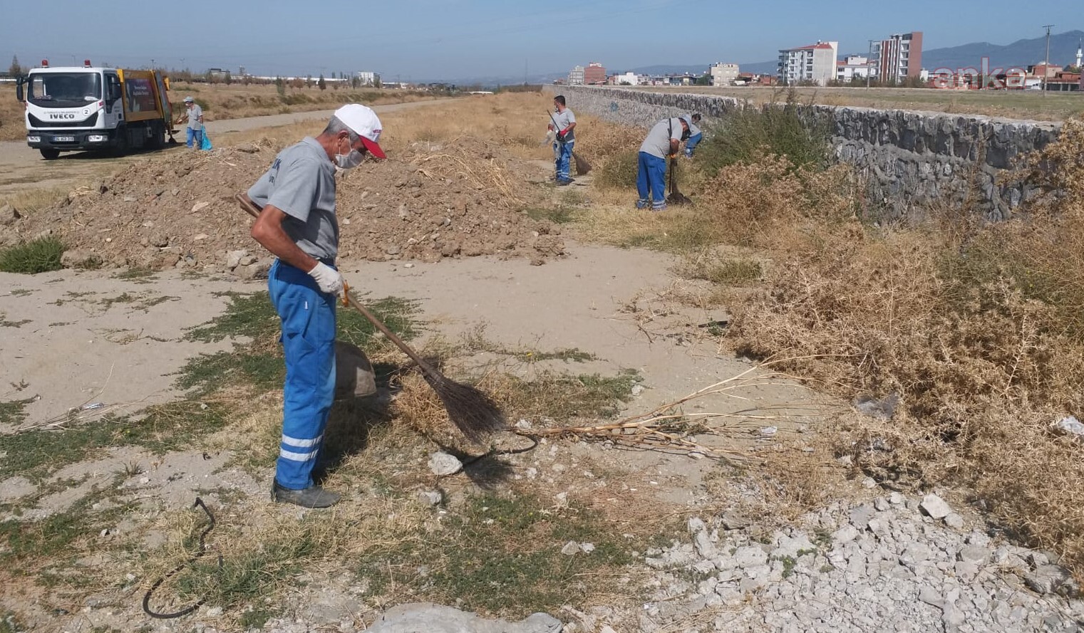 TURGUTLU BELEDİYESİ'NDEN IRLAMAZ VADİSİ'NDE TEMİZLİK MESAİSİ