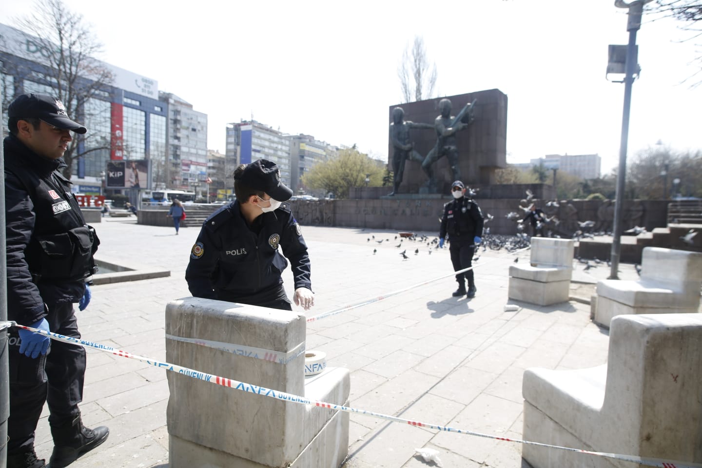 ANKARA GÜVENPARK’TA OTURAKLARA ŞERİT GERİLDİ