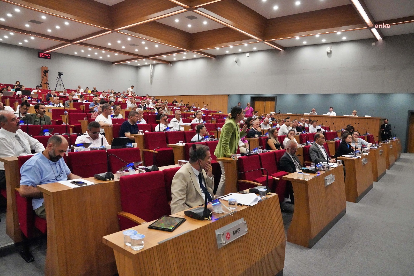 İzmir Büyükşehir Belediye Meclisi'nden Başkan Cemil Tugay'a önemli yetki
