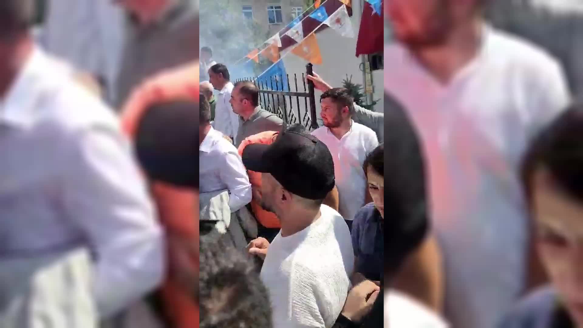 AK Partili Elitaş'a Kayseri'de protesto: "Külliye'nin önünde kendimizi yakınca mı bizi duyacaksınız?"