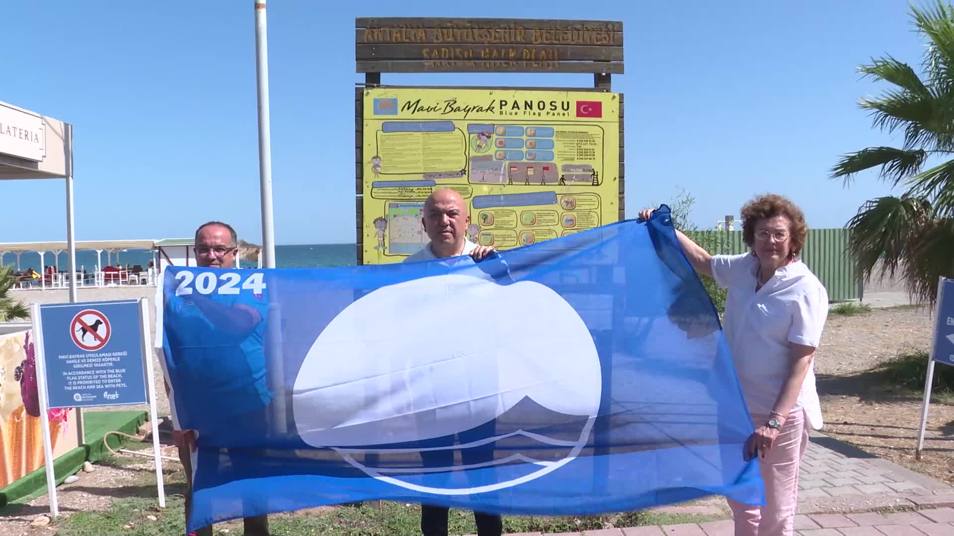 Antalya’da Sarısu Halk Plajı’na Mavi Bayrak çekildi