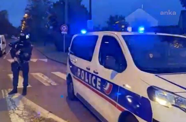 PARİS'TE BIÇAKLI SALDIRI: 1 ÖĞRETMEN BOĞAZI KESİLEREK ÖLDÜRÜLDÜ