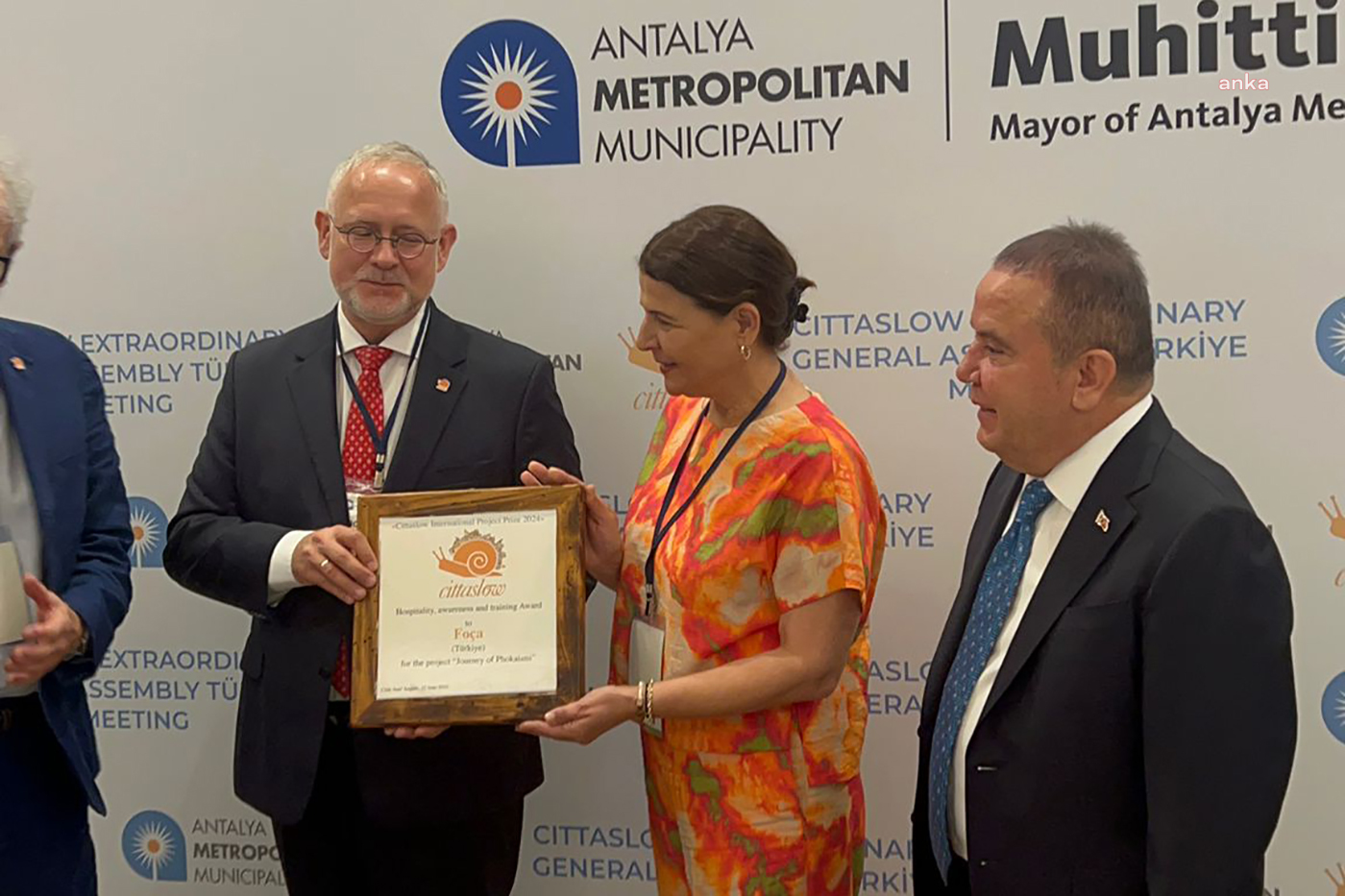 İzmir Foça’ya ‘‘Misafirperverlik, Farkındalık ve Eğitim Ödülü’’