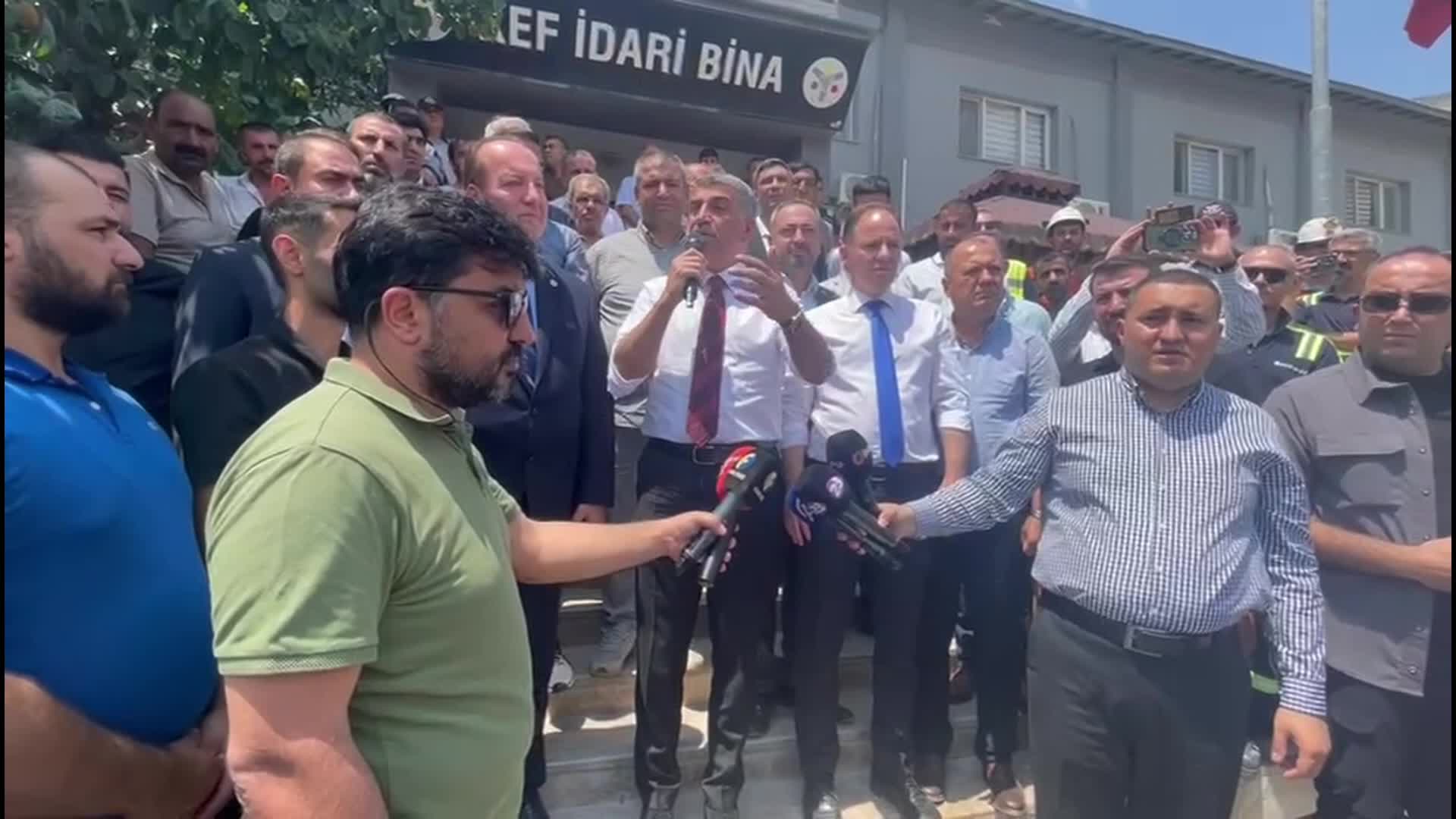 CHP’den Elazığ'da grevde olan maden işçilerine ziyaret… Yavuzyılmaz: “Şirketin ortaklarından biri  ‘madeni kapatırım’ diyor. Maden senin babanın malı mı?"