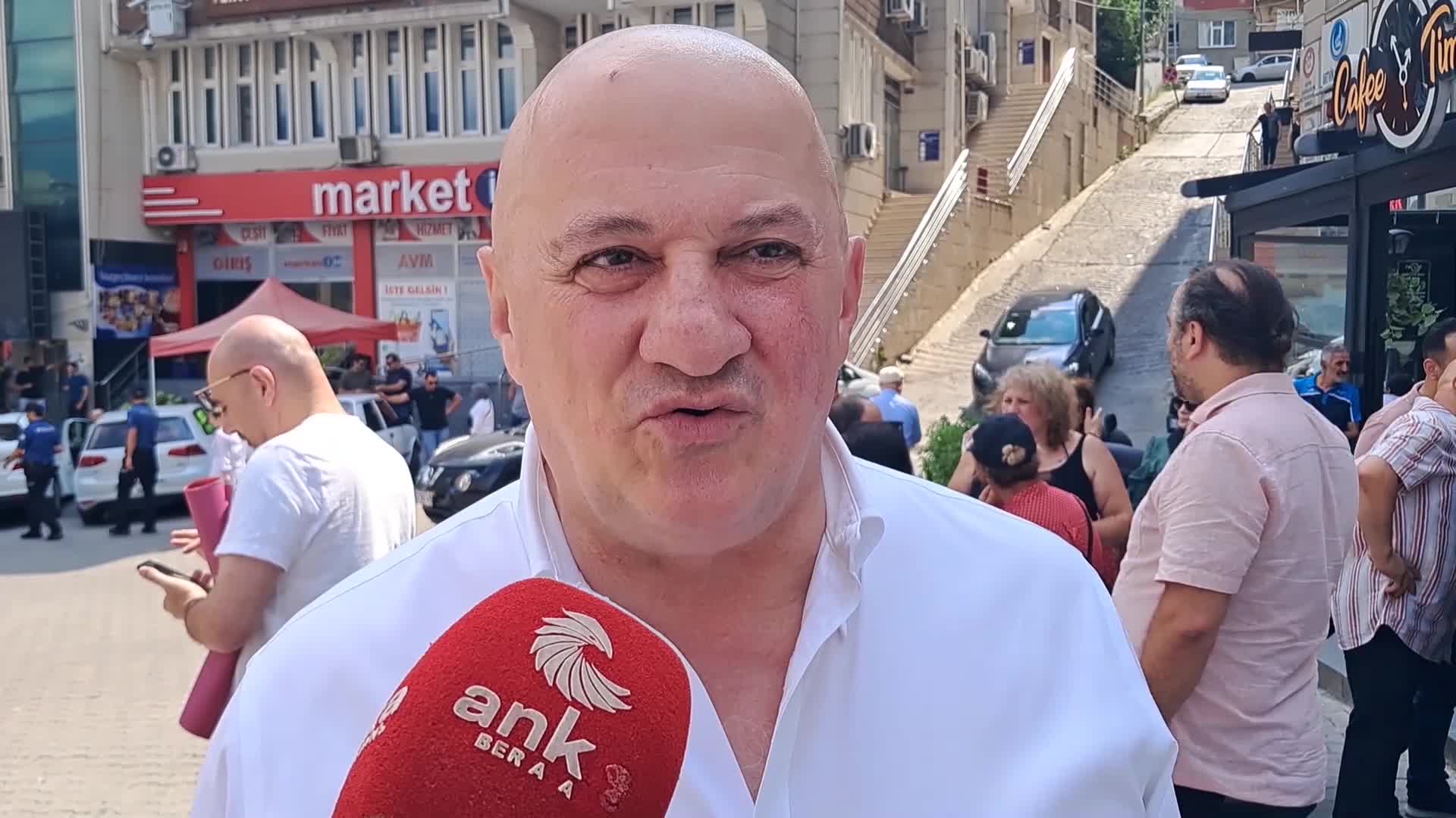 Uğur Bayraktutan: "Uyutma ya da öldürme yöntemiyle hayvanları ortadan kaldırmaya yönelik bu girişimi kabul etmiyoruz"
