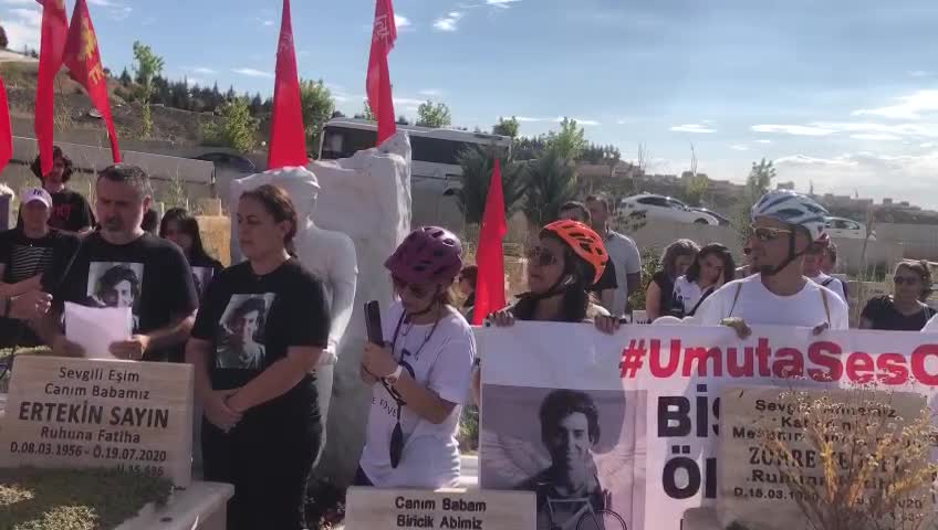 Umut Gündüz mezarı başında anıldı... Baba Menderes Gündüz: "Umut’un adaleti 1460 gündür direniyor"