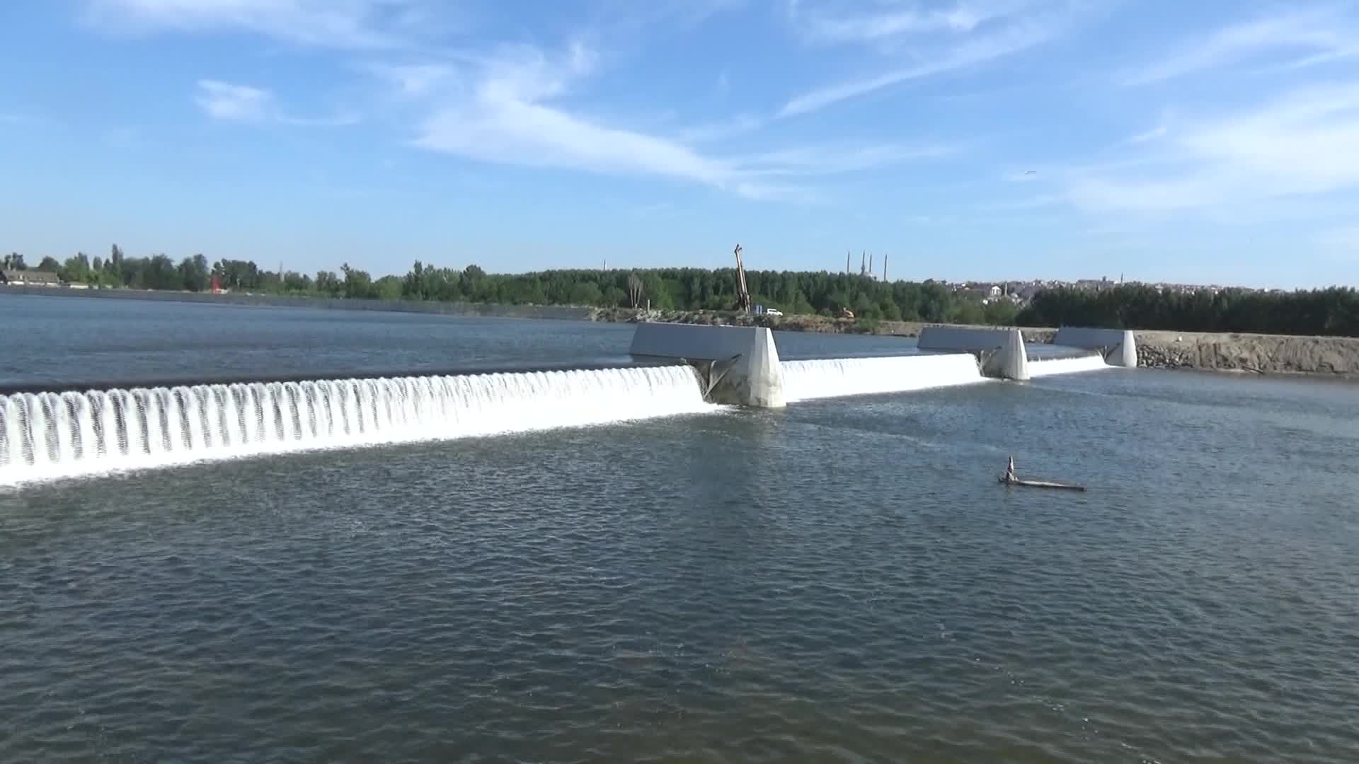 Edirne Valisi Sezer: "Meriç Nehri'nde suyun tutulması söz konusu değil. Burası bir baraj değil”