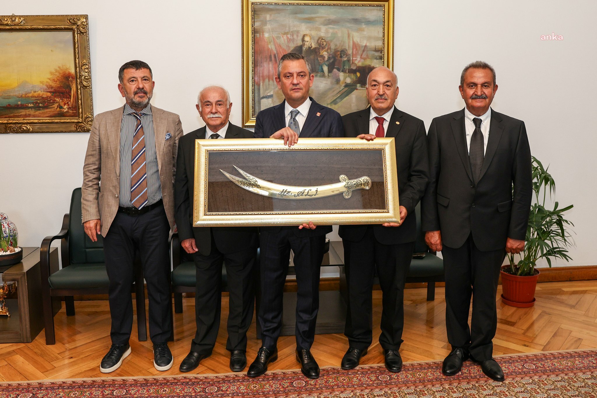 CHP Genel Başkanı Özel, Cem Vakfı Malatya Şube Başkanı Eşref Doğan ve yönetimini ağırladı