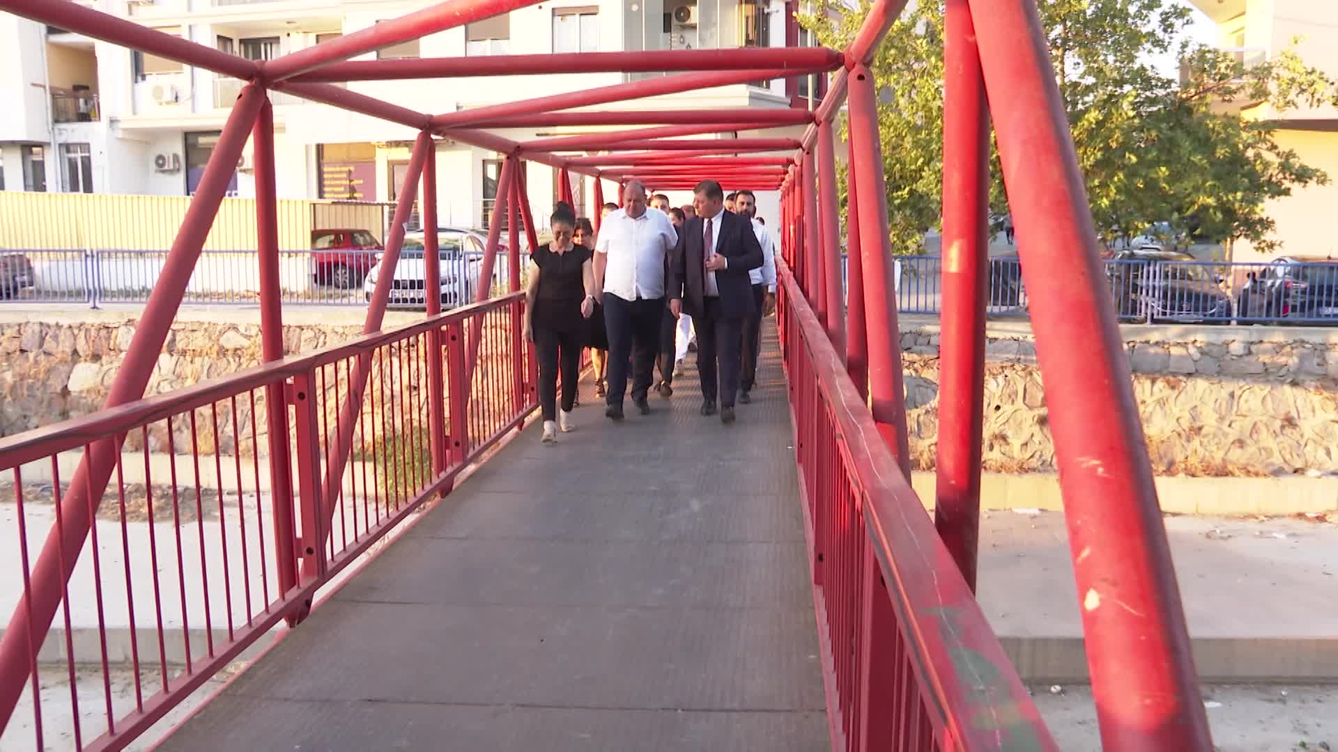 İzmir Büyükşehir Belediye Başkanı Tugay, Menderes Cemevi’ndeki iftara katıldı