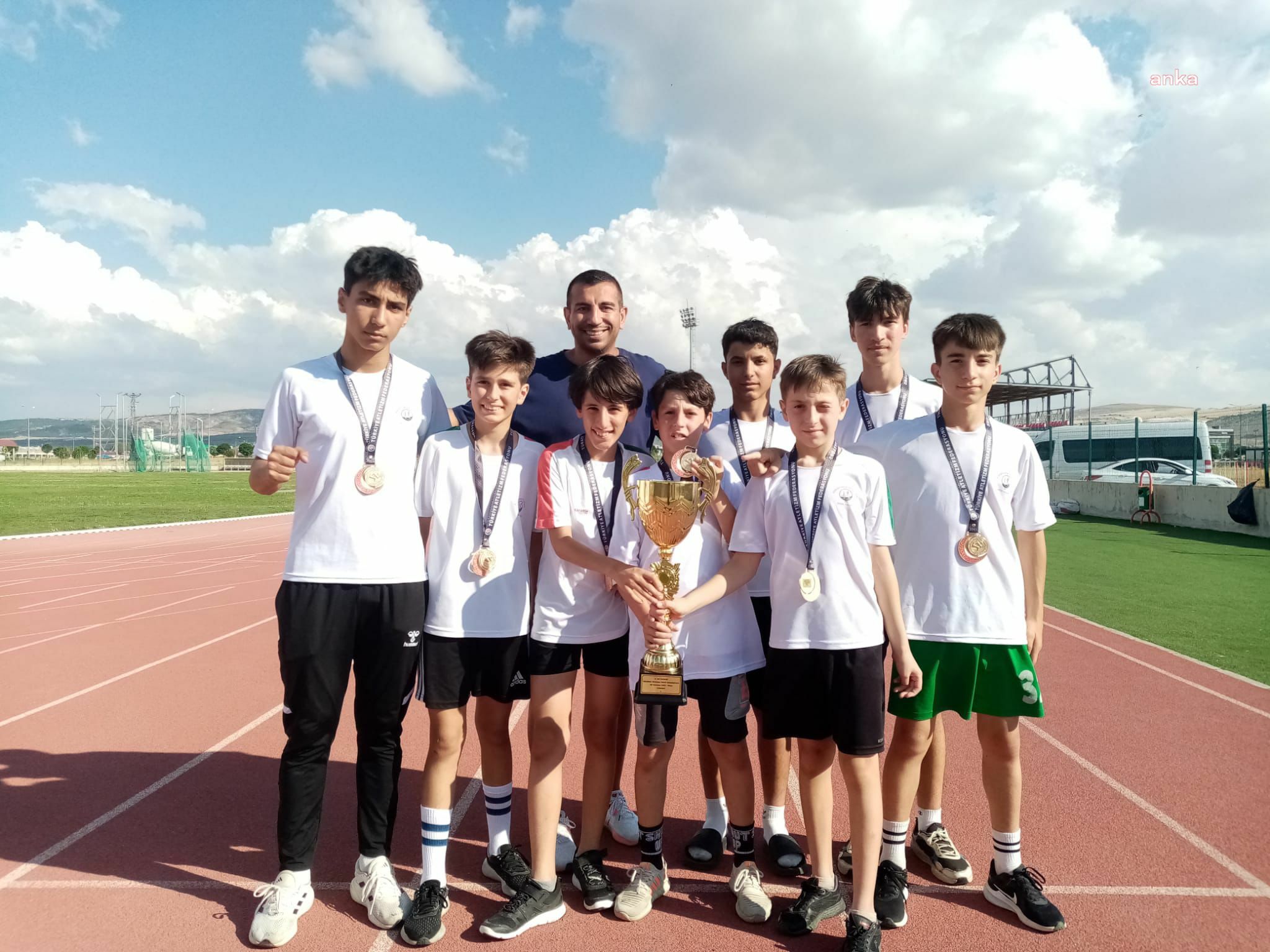 Karşıyaka’nın atletizm takımı, Türkiye şampiyonu oldu